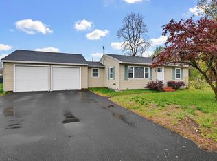 8 Danville Rd, Plaistow, NH 03865