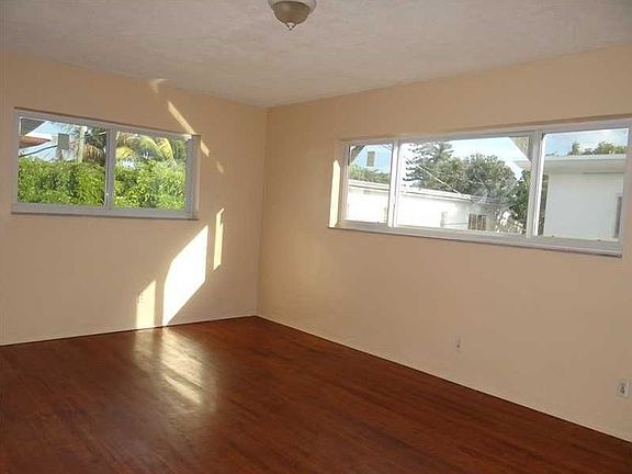 4th image of 8125 Hawthorne Ave APT 4
