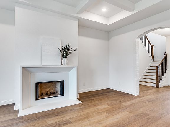 3rd image of 913 Triple Crown Ct