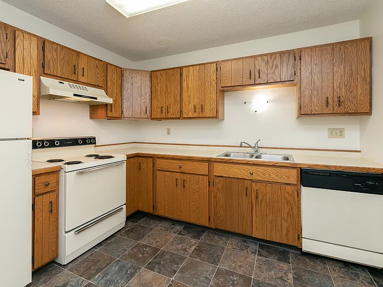 Fargo, ND Maplewood Bend Apartments | Kitchen