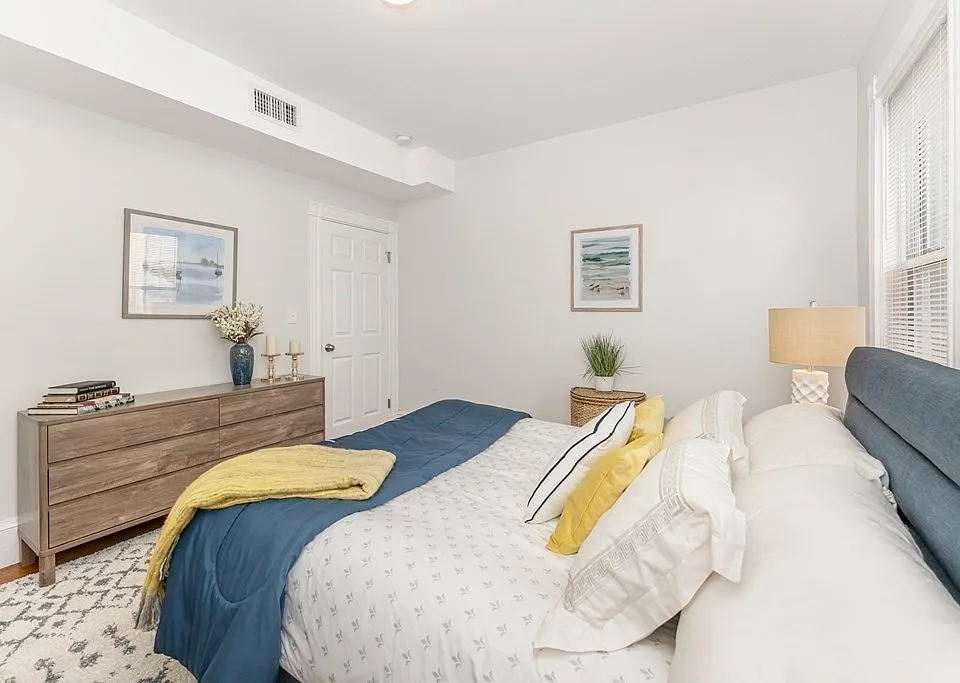 172 Boylston St #3