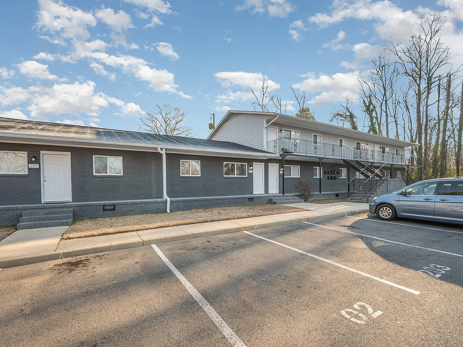 427 N. Yadkin Ave. — Photo 1