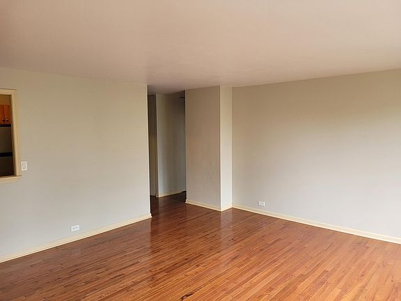 4th image of 1360 N Sandburg Ter APT 405