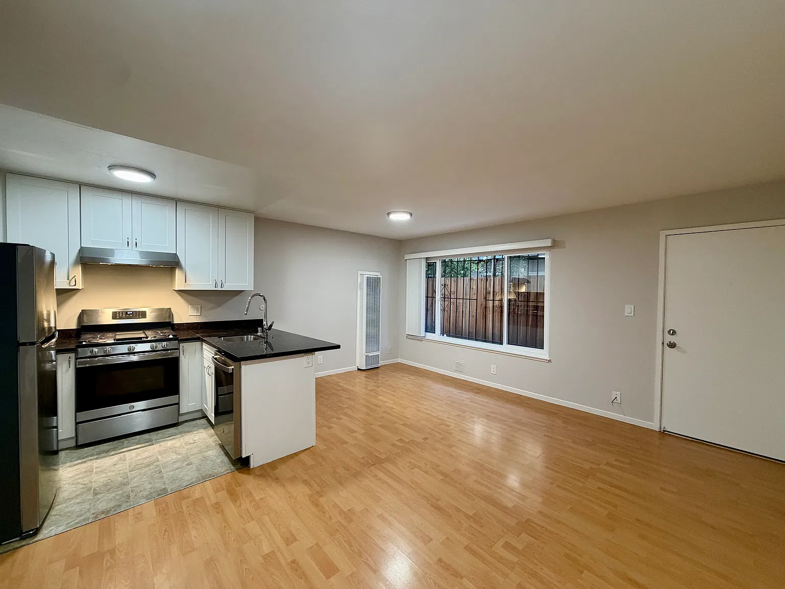 475 Alcatraz Ave — Photo 1