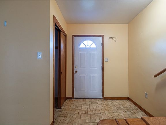 5th image of 110 Gregg Dr