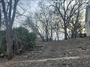 229 20th Pl, Clinton, IA 52732