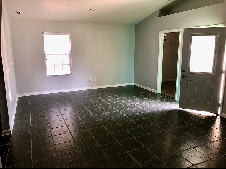 5377 Chatham Ave #E — Photo 3