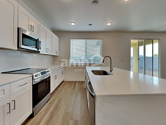 4th image of 9829 W Parkway Dr