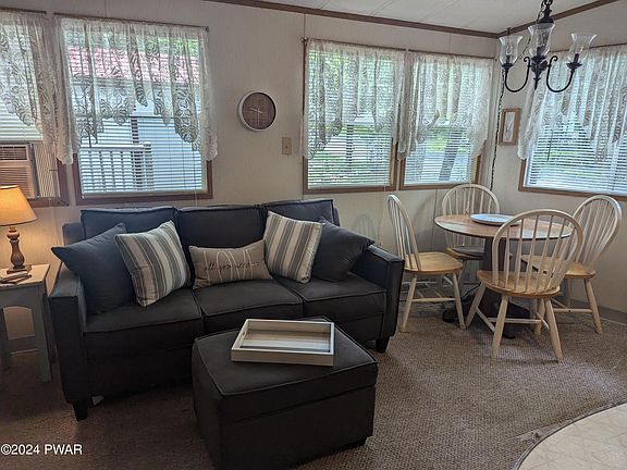 5th image of 101 Blue Spruce Ln