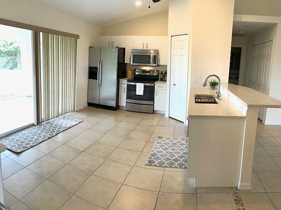 5th image of 405 SW 43rd St