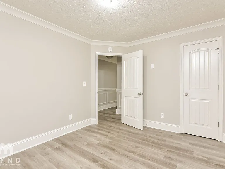 151 Adrian Dr — Photo 11