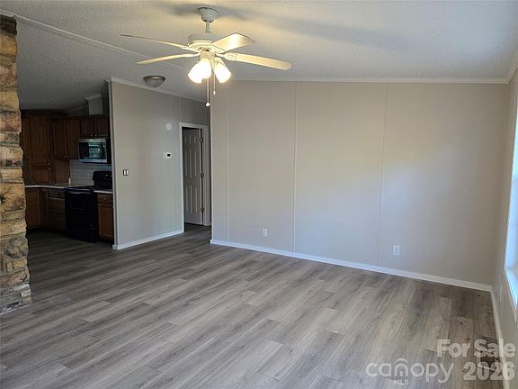 4th image of 1731 Lakeview Dr