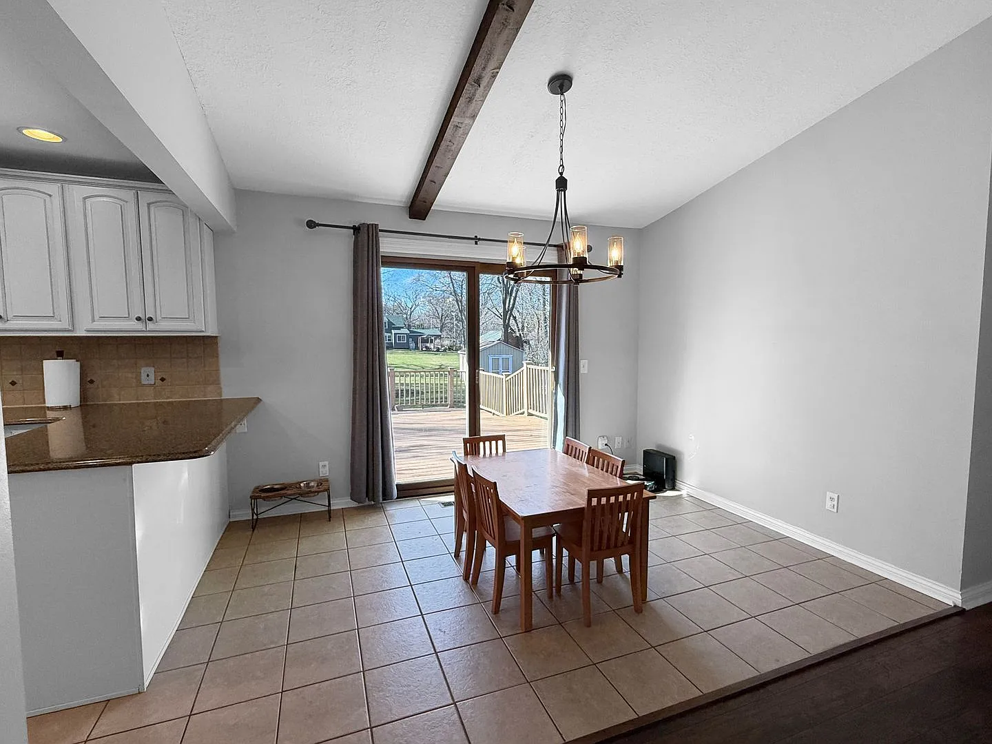 5 bed, 2.0 bath, 2200 sqft, $3,250 — Photo 4