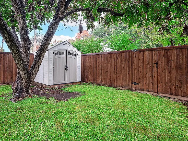 11702 Lochwood Blvd — Photo 25