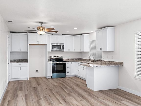 3rd image of 21 Tamarack Dr