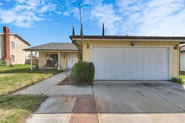 1st image of 623 W Nocturne Ct