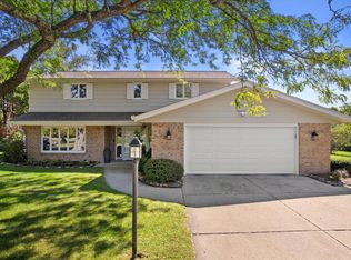 5 Shorewood Ct, Racine, WI 53402
