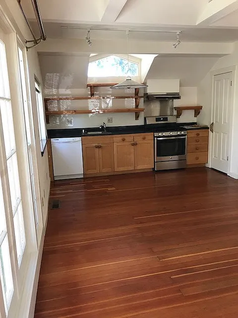 2 bed, 980 sqft, $3,350 — Photo 2