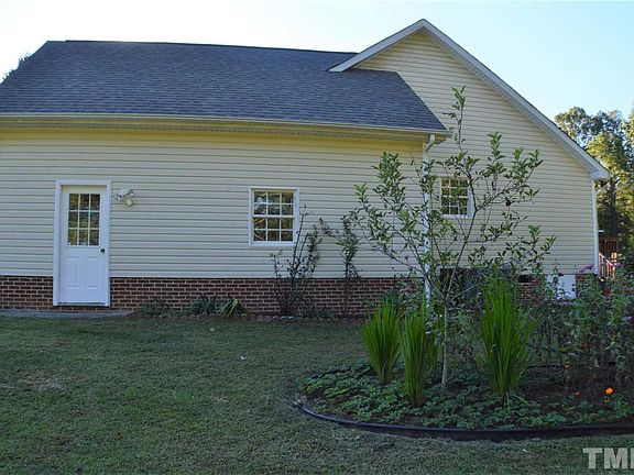 5th image of 105 Cornwall Ct