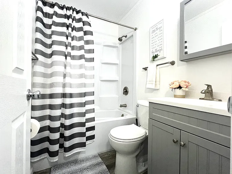 Lutz Dr — Photo 8