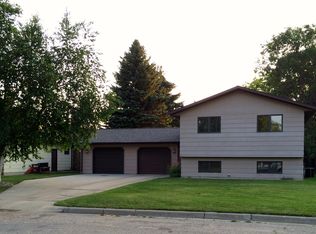 301 19th Ave NE, Jamestown, ND 58401