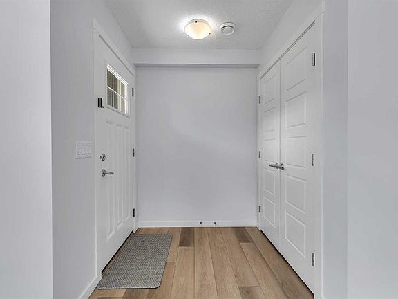 3rd image of 237 W Cranbrook Sq SE