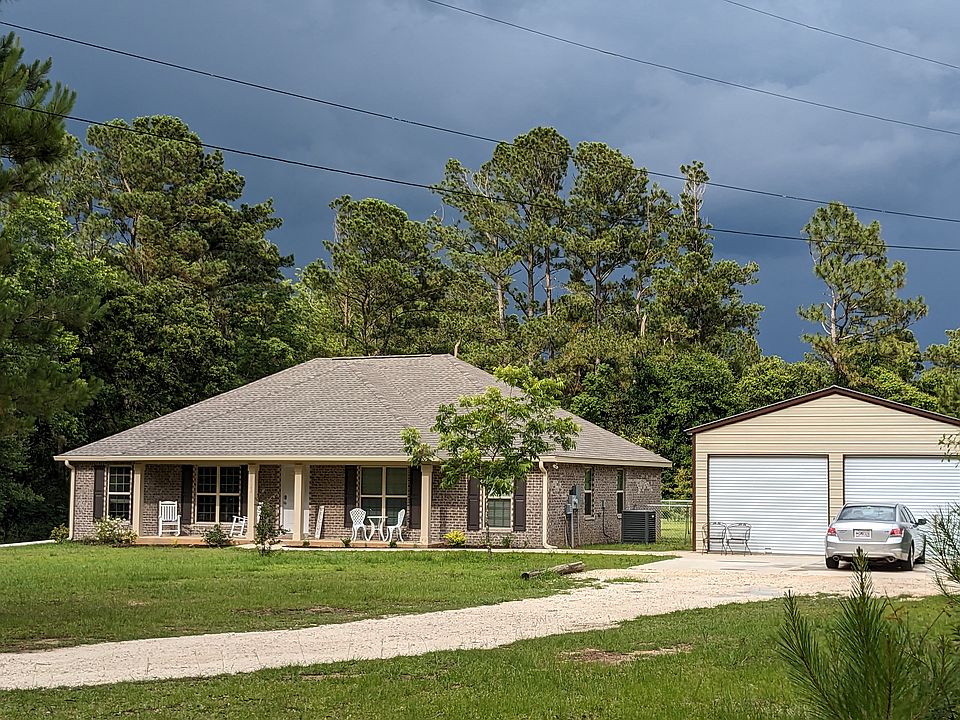 Beautiful brick home built in 2023, 25 X 35 garage