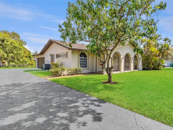 8941 SW 176th St, Palmetto Bay, FL 33157
