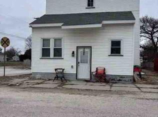 100 N Main St, Henderson, IL 61439