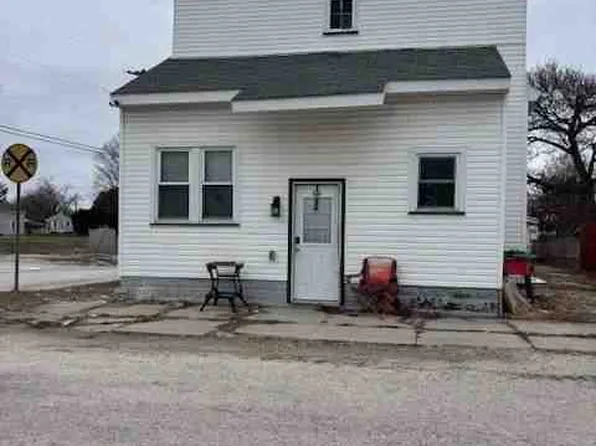 100 N Main St, Henderson, IL 61439