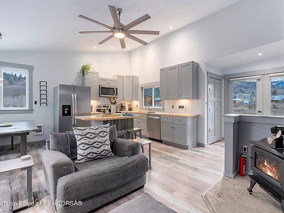 4th image of 10275 Purple Aster Cir