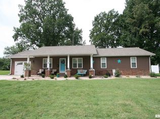 510 Montgomery Cir, Carmi, IL 62821