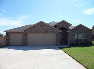 9724 Squire Ln, Yukon, OK 73099