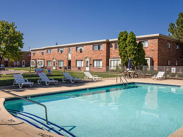 Dearborn Club Apartments — Photo 25