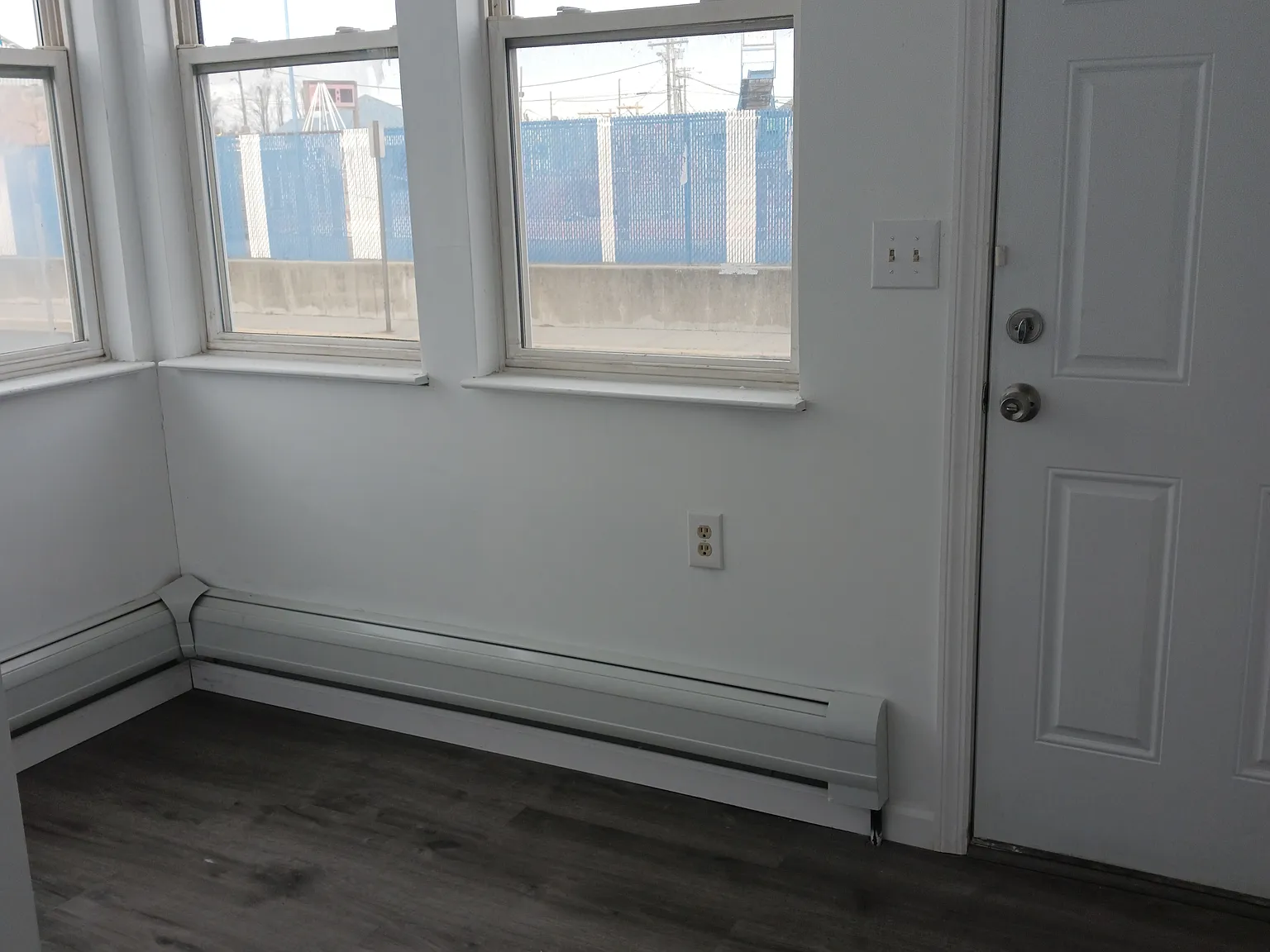 32 Bay Ave — Photo 2