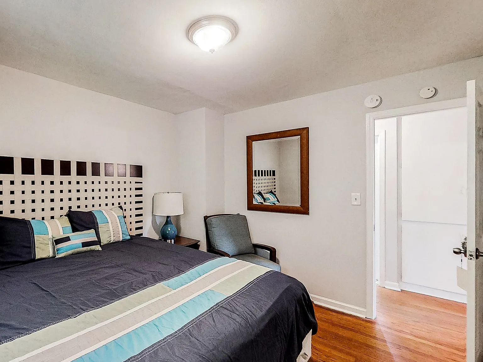 4 bed, 2.0 bath, 1875 sqft, $724 — Photo 2