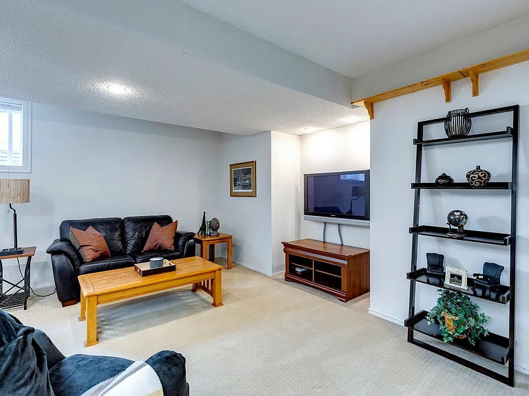 1035 Riverbend Dr SE #BASEMENT — Photo 9