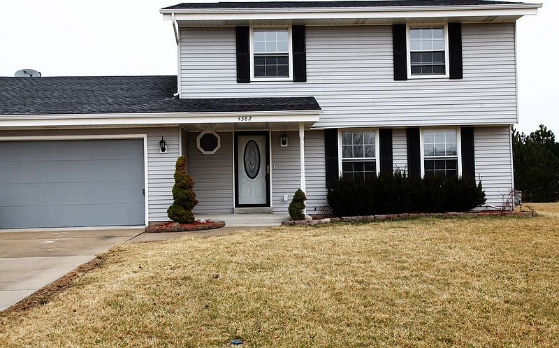 Home
						:
						Desireable Franklin neighborhood!

Near parks and shops