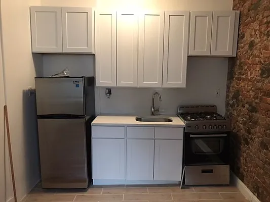 Rented by Premier Metro Realty Corp | media 32