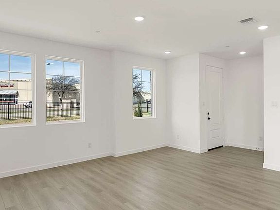 The Pointe at Capp Smith Lake - Clemson Interior Image 4