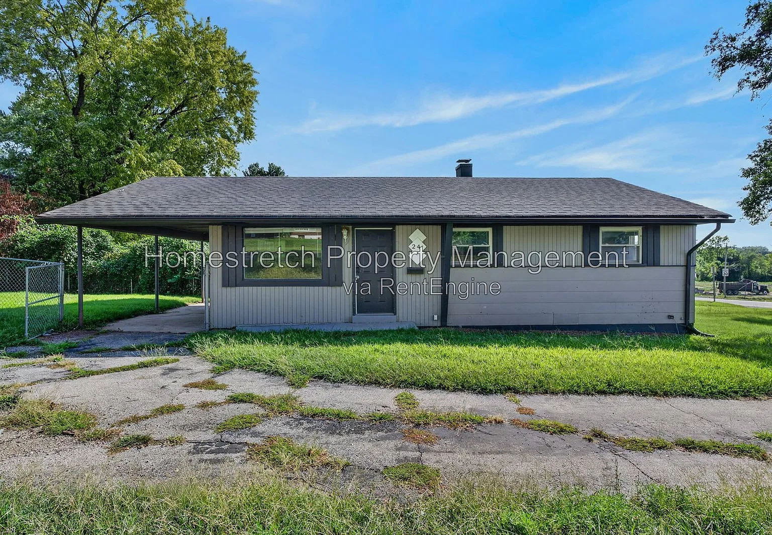 3 bed, 1.0 bath, 942 sqft, $1,300 — Photo 2