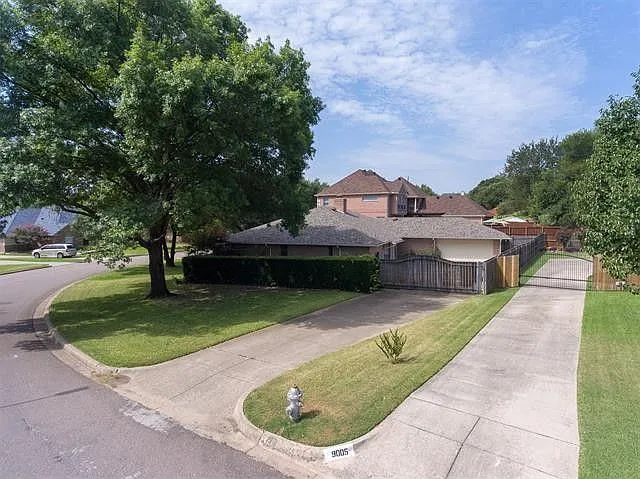9001 Hunters Glen Trl — Photo 2