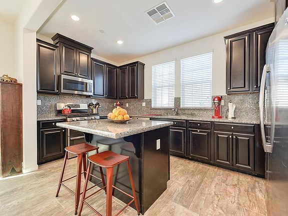 3rd image of 1008 Essington Ln