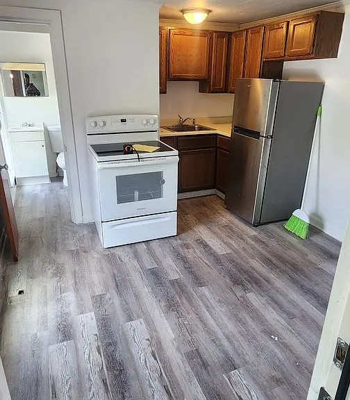 962 Middle St — Photo 4