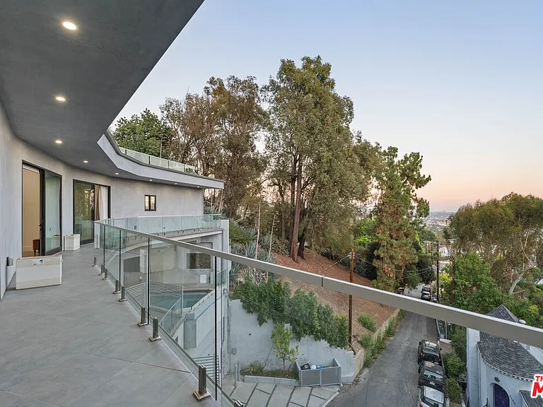 6181 Temple Hill Dr — Photo 26