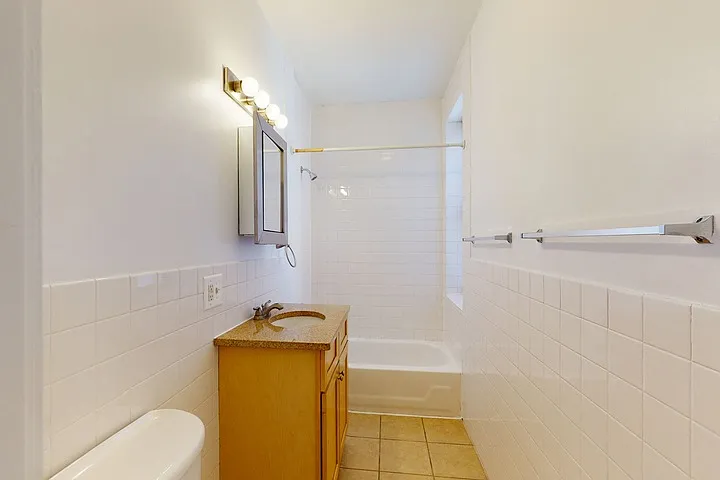 Kenwood Court — Photo 16
