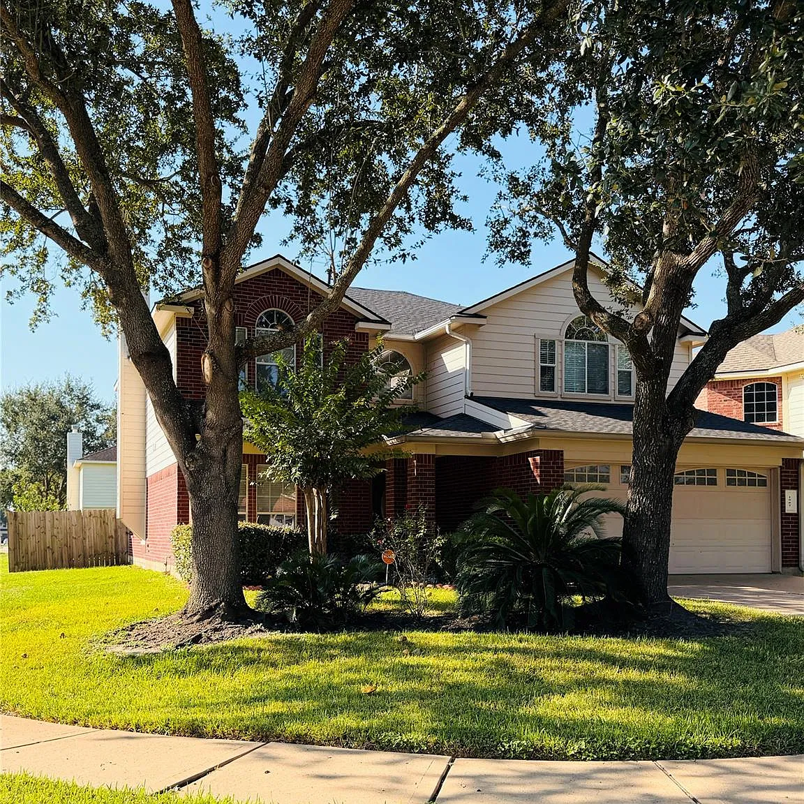 4 bed, 3.5 bath, 2307 sqft, $2,700 — Photo 3