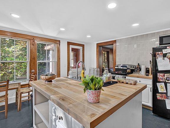 4th image of 72 Carson Road