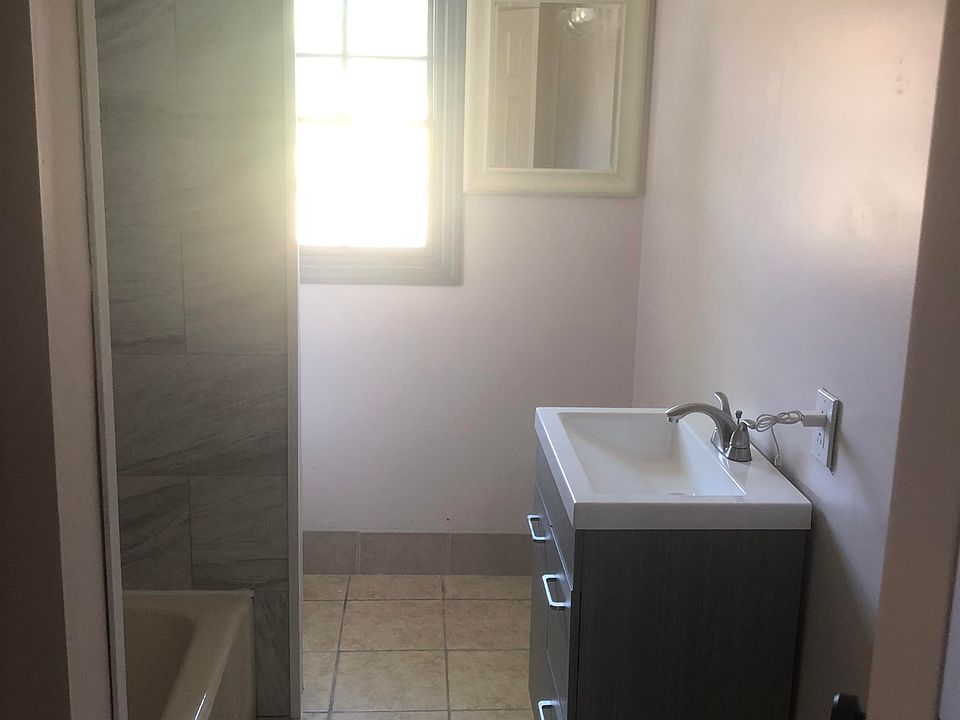 2nd image of 806 Avenue D
