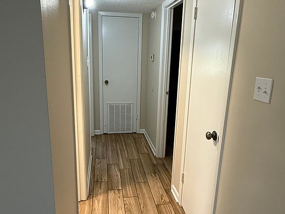 4th image of 611 Marion St #A